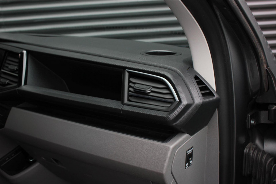 Volkswagen Transporter 2.0 TDI L2H1 204PK FULL BLACK / JB- EDITION / LEDEREN BEKLEDING / VERLAGINGSVEREN / APPLE CARPLAY / SPOILER