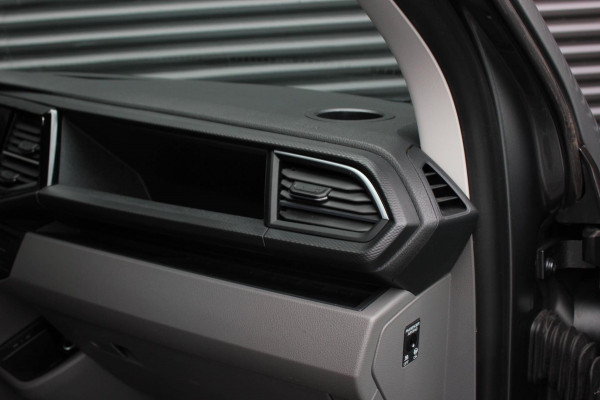 Volkswagen Transporter 2.0 TDI L2H1 204PK FULL BLACK / JB- EDITION / LEDEREN BEKLEDING / VERLAGINGSVEREN / APPLE CARPLAY / SPOILER
