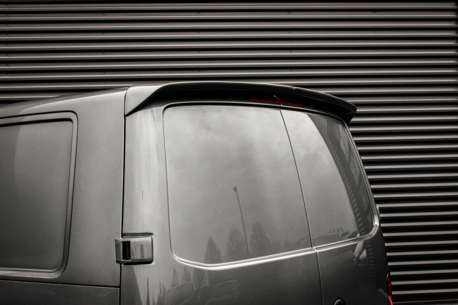 Volkswagen Transporter 2.0 TDI L2H1 204PK FULL BLACK / JB- EDITION / LEDEREN BEKLEDING / VERLAGINGSVEREN / APPLE CARPLAY / SPOILER