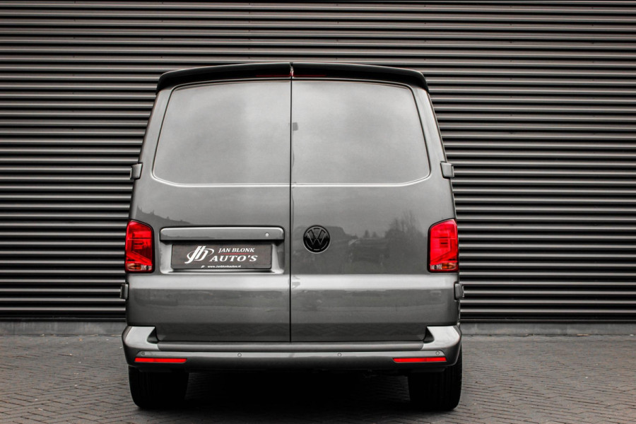 Volkswagen Transporter 2.0 TDI L2H1 204PK FULL BLACK / JB- EDITION / LEDEREN BEKLEDING / VERLAGINGSVEREN / APPLE CARPLAY / SPOILER