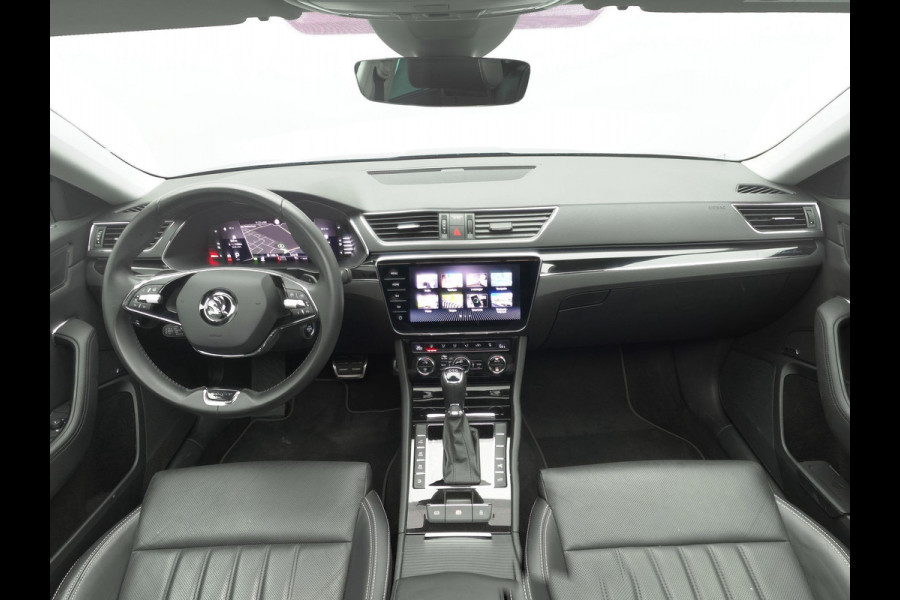 Škoda Superb Combi 1.4 TSI iV Laurin & Klement Plug in Hybrid PHEV | Panodak | Trekhaak af Fabriek | Lederen Sportstoelen Memory & Ventilatie | Adaptive Cruise | Crystal LED | Virtual | Apple Carplay | Navigatie | 360 Camera |