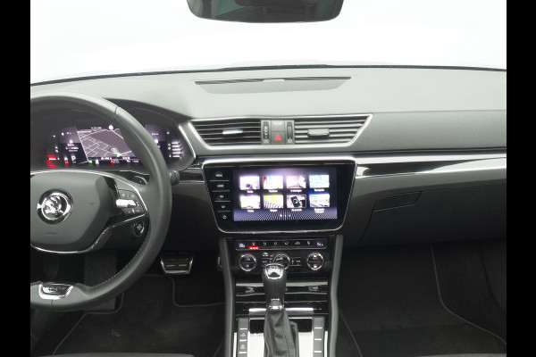 Škoda Superb Combi 1.4 TSI iV Laurin & Klement Plug in Hybrid PHEV | Panodak | Trekhaak af Fabriek | Lederen Sportstoelen Memory & Ventilatie | Adaptive Cruise | Crystal LED | Virtual | Apple Carplay | Navigatie | 360 Camera |