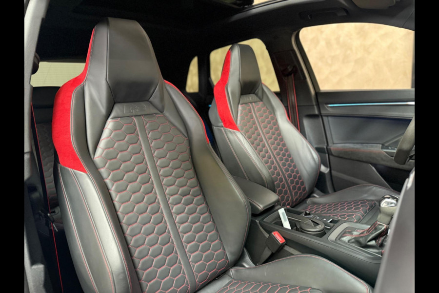 Audi RS Q3 TFSI | Pano | Schaalstoelen | B&O | Keyless | Camera | Carbon | DAB