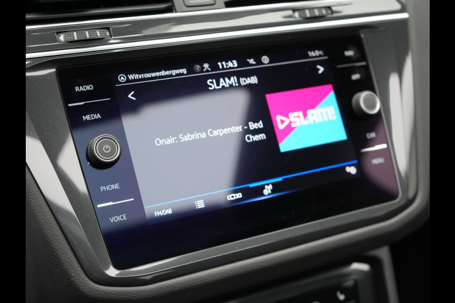 Volkswagen Tiguan 1.4 TSI Life 245pk Plug In Hybrid PHEV | Panorama Dak | Adaptive Cruise | Navigatie | Sportstoelen + Massage | Spraakbediening |