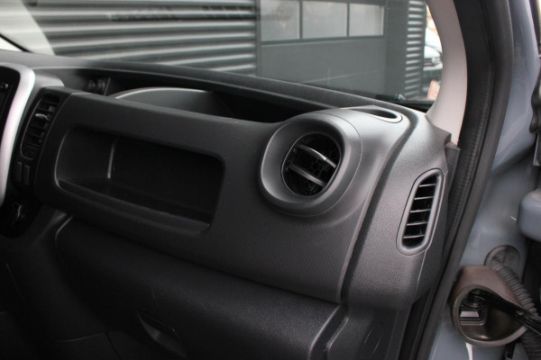 Renault Trafic 2.0 dCi 190PK T29 L2H1 Work Edition FULL BLACK / SIDE-BARS / TREKHAAK / NAVIGATIE / VERLAAGD / CRUISE CONTROL / PDC