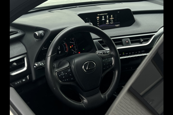 Lexus UX 250h Preference Line | Leder | Camera | Carplay | 18 inch | Dodehoek