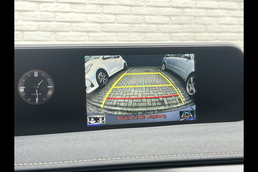 Lexus UX 250h Preference Line | Leder | Camera | Carplay | 18 inch | Dodehoek