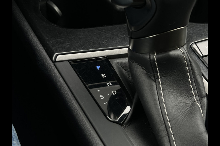 Lexus UX 250h Preference Line | Leder | Camera | Carplay | 18 inch | Dodehoek