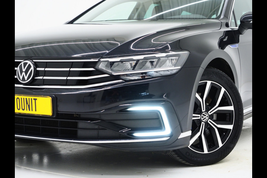 Volkswagen Passat 1.4 TSI PHEV GTE | Massage | Adaptive Cruise | Keyless | Virtual | Camera | Trekhaak