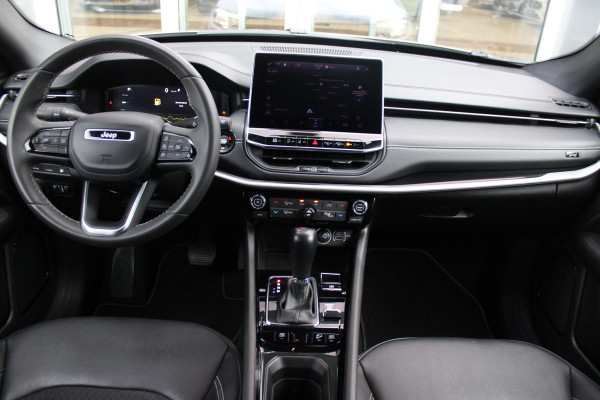 Jeep Compass 4xe 190PK PHEV LIMITED 80TH ANNIVERSARY EDITION | NAVIGATIE 10,25 "TOUCHSCREEN | APPLE CARPLAY/ANDROID AUTO | 360° CAMERA | DAB+ RADIO | CLIMATE CONTROL | 18" SMOKE GREY LICHTMETALEN VELGEN | ADAPTIVE / CRUISE CONTROL | DIGITAAL INSTRUMENTENPANEEL | ELEKTRISCH BEDIENBARE ACHTERKLEP | FULL LED KOPLAMPEN | LED MISTLAMPEN / BOCHTVERLICHTING | KEYLESS ENTRY & START | DRAADLOOS LADEN | DODEHOEK DETECTIE | AFNEEMBARE TREKHAAK |