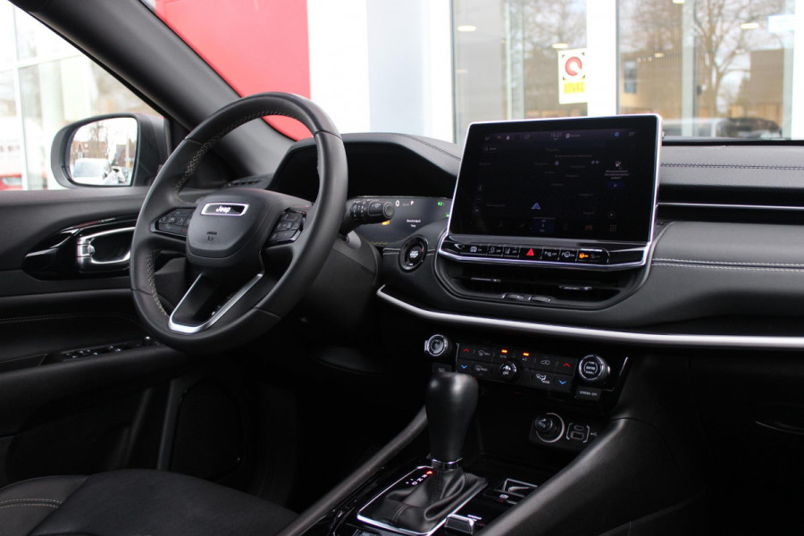 Jeep Compass 4xe 190PK PHEV LIMITED 80TH ANNIVERSARY EDITION | NAVIGATIE 10,25 "TOUCHSCREEN | APPLE CARPLAY/ANDROID AUTO | 360° CAMERA | DAB+ RADIO | CLIMATE CONTROL | 18" SMOKE GREY LICHTMETALEN VELGEN | ADAPTIVE / CRUISE CONTROL | DIGITAAL INSTRUMENTENPANEEL | ELEKTRISCH BEDIENBARE ACHTERKLEP | FULL LED KOPLAMPEN | LED MISTLAMPEN / BOCHTVERLICHTING | KEYLESS ENTRY & START | DRAADLOOS LADEN | DODEHOEK DETECTIE | AFNEEMBARE TREKHAAK |