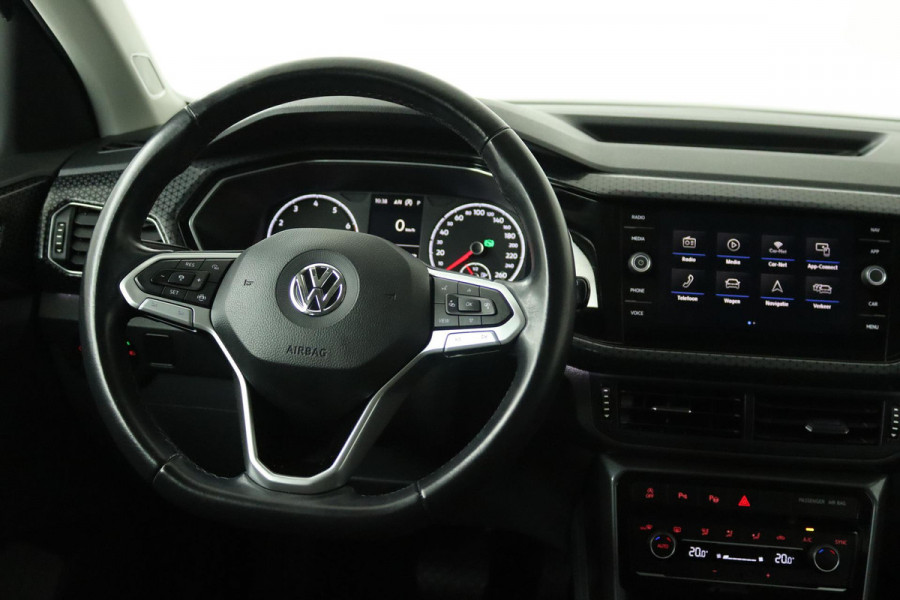 Volkswagen T-Cross 1.0 TSI Style (ACHTERUITRIJCAMERA, NAVIGATIE, PARKEERSENSOREN, CRUISE ADAPTIEF, CARPLAY, GOED ONDERHOUDEN)