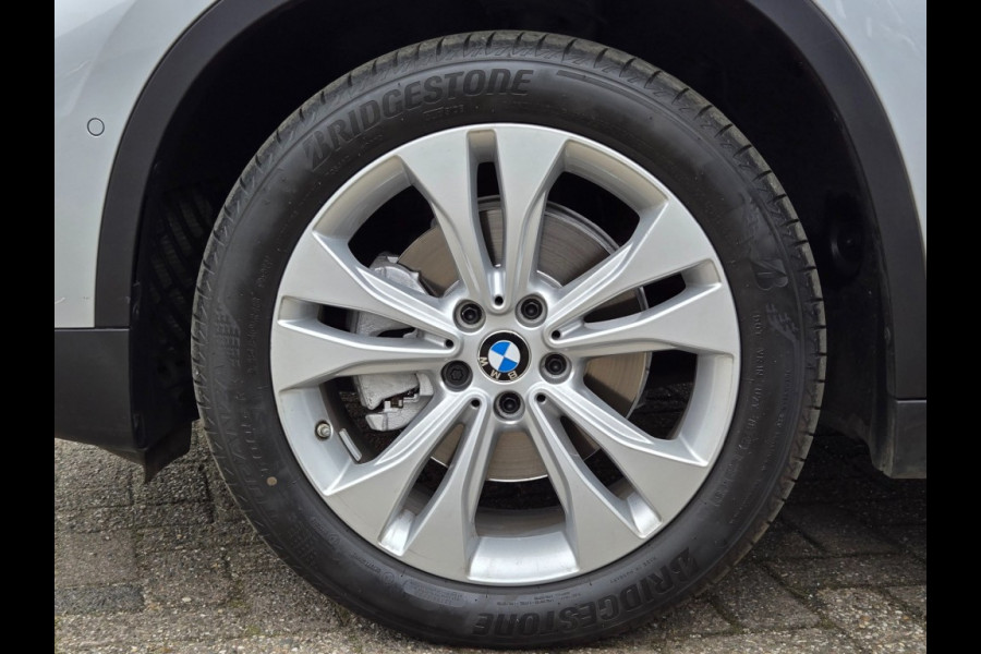 BMW X1 SDRIVE18I SPORTLINE I SPORTSTOELEN I CAMERA I 18 INCH I