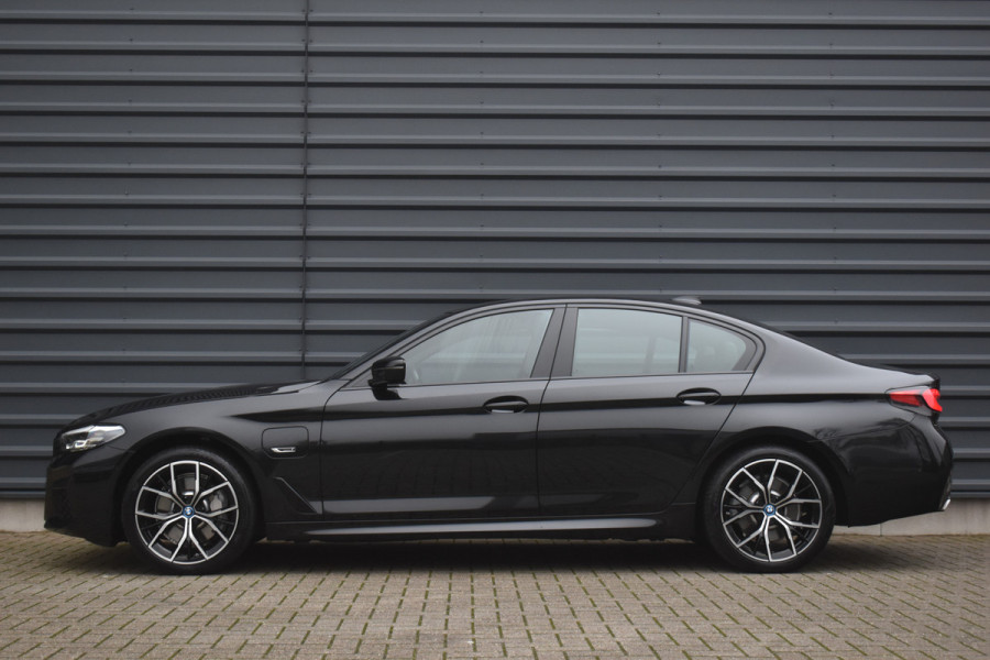BMW 5 Serie 530e High Executive M Sport | Active Cruise Control | Trekhaak Wegklapbaar | 19'' M Velgen | Stuurverwarming | CarPlay | Camera |