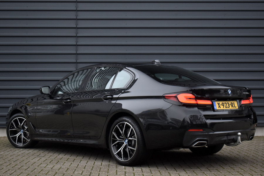 BMW 5 Serie 530e High Executive M Sport | Active Cruise Control | Trekhaak Wegklapbaar | 19'' M Velgen | Stuurverwarming | CarPlay | Camera |