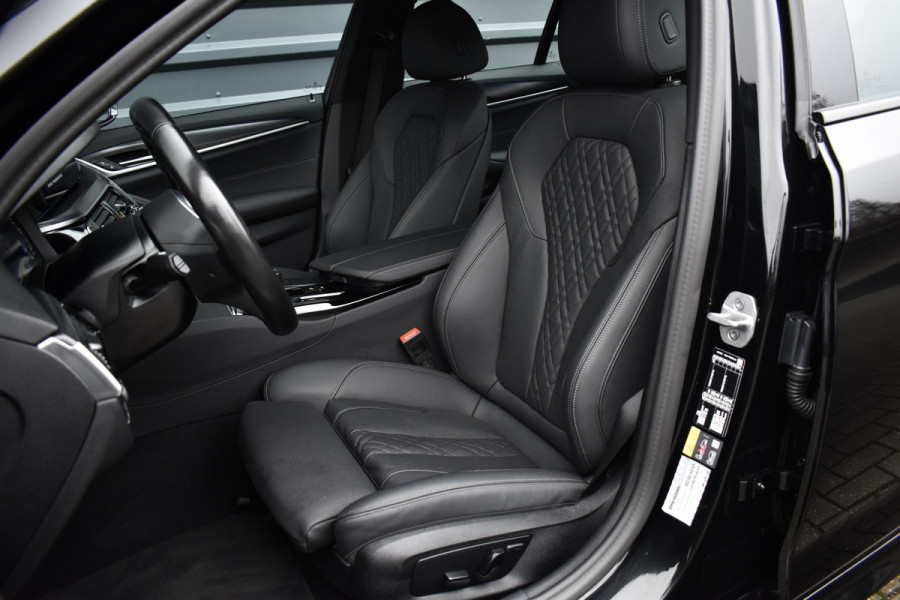 BMW 5 Serie 530e High Executive M Sport | Active Cruise Control | Trekhaak Wegklapbaar | 19'' M Velgen | Stuurverwarming | CarPlay | Camera |