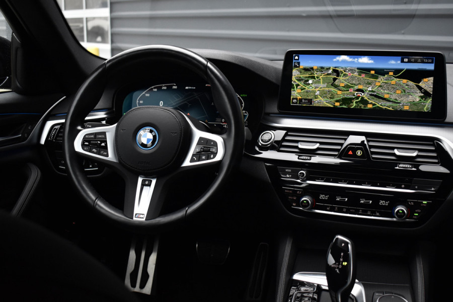 BMW 5 Serie 530e High Executive M Sport | Active Cruise Control | Trekhaak Wegklapbaar | 19'' M Velgen | Stuurverwarming | CarPlay | Camera |