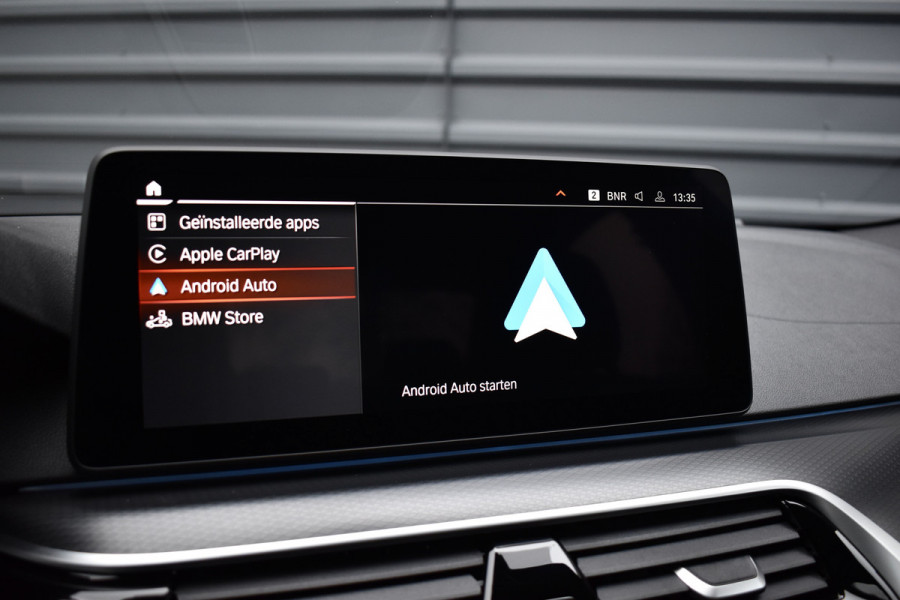 BMW 5 Serie 530e High Executive M Sport | Active Cruise Control | Trekhaak Wegklapbaar | 19'' M Velgen | Stuurverwarming | CarPlay | Camera |