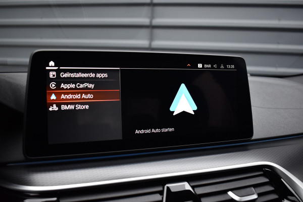 BMW 5 Serie 530e High Executive M Sport | Active Cruise Control | Trekhaak Wegklapbaar | 19'' M Velgen | Stuurverwarming | CarPlay | Camera |