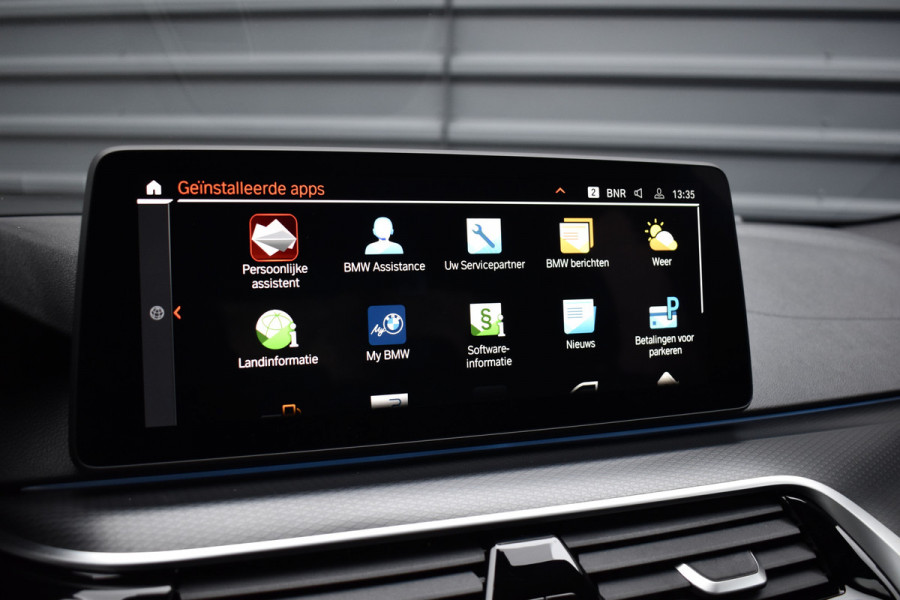 BMW 5 Serie 530e High Executive M Sport | Active Cruise Control | Trekhaak Wegklapbaar | 19'' M Velgen | Stuurverwarming | CarPlay | Camera |