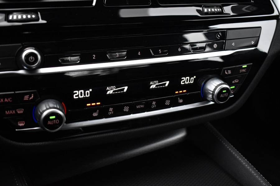 BMW 5 Serie 530e High Executive M Sport | Active Cruise Control | Trekhaak Wegklapbaar | 19'' M Velgen | Stuurverwarming | CarPlay | Camera |