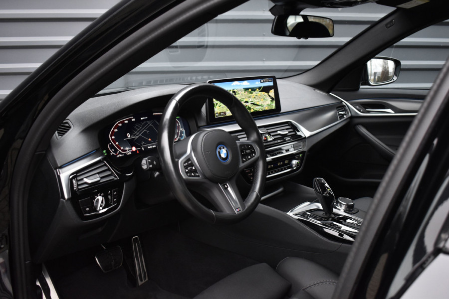 BMW 5 Serie 530e High Executive M Sport | Active Cruise Control | Trekhaak Wegklapbaar | 19'' M Velgen | Stuurverwarming | CarPlay | Camera |