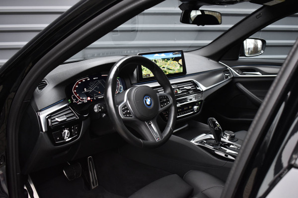 BMW 5 Serie 530e High Executive M Sport | Active Cruise Control | Trekhaak Wegklapbaar | 19'' M Velgen | Stuurverwarming | CarPlay | Camera |