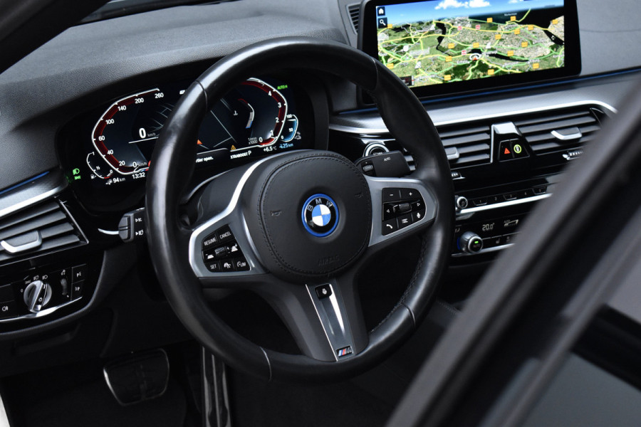 BMW 5 Serie 530e High Executive M Sport | Active Cruise Control | Trekhaak Wegklapbaar | 19'' M Velgen | Stuurverwarming | CarPlay | Camera |