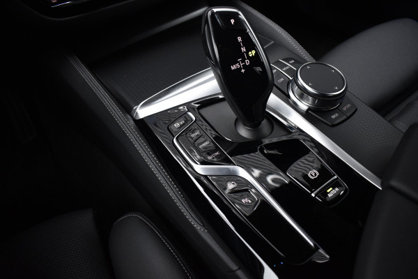 BMW 5 Serie 530e High Executive M Sport | Active Cruise Control | Trekhaak Wegklapbaar | 19'' M Velgen | Stuurverwarming | CarPlay | Camera |