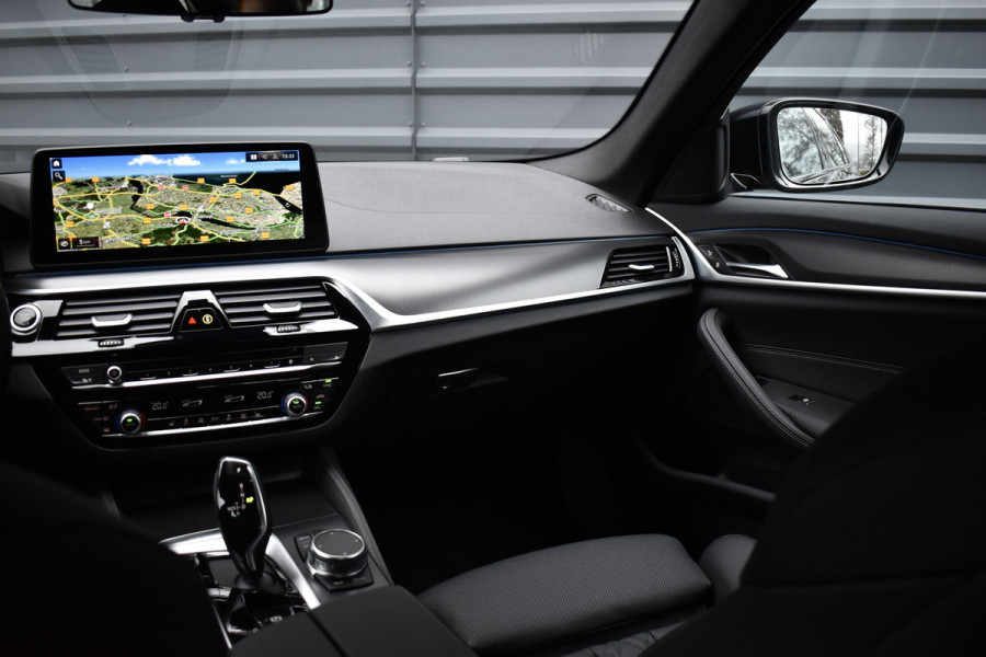 BMW 5 Serie 530e High Executive M Sport | Active Cruise Control | Trekhaak Wegklapbaar | 19'' M Velgen | Stuurverwarming | CarPlay | Camera |