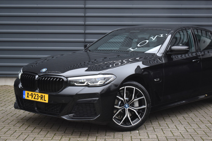 BMW 5 Serie 530e High Executive M Sport | Active Cruise Control | Trekhaak Wegklapbaar | 19'' M Velgen | Stuurverwarming | CarPlay | Camera |