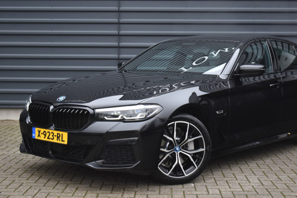 BMW 5 Serie 530e High Executive M Sport | Active Cruise Control | Trekhaak Wegklapbaar | 19'' M Velgen | Stuurverwarming | CarPlay | Camera |