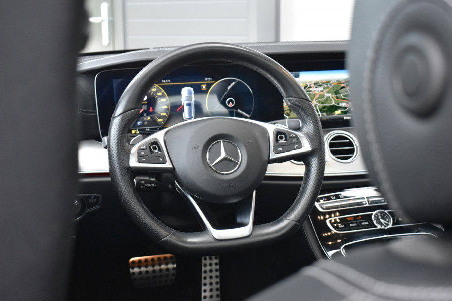 Mercedes-Benz E-Klasse Estate 200 AMG Line | Panoramadak | Widescreen Cockpit | Sfeerverlichting | Trekhaak Wegkl. | CarPlay | Camera | 19'' Velgen | Full-LED | Orig. NL |