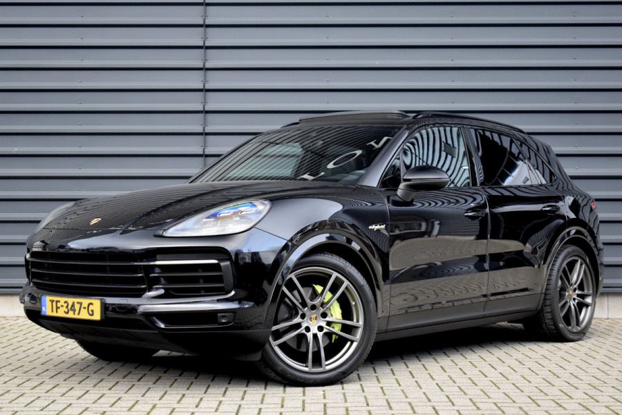 Porsche Cayenne 3.0 E-Hybrid 462pk | Panoramadak | Matrix PDLS+  | Sport Chrono | Trekhaak wegkl. | Bose | Luchtvering | Soft Close | Orig. NL |