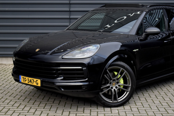 Porsche Cayenne 3.0 E-Hybrid 462pk | Panoramadak | Matrix PDLS+  | Sport Chrono | Trekhaak wegkl. | Bose | Luchtvering | Soft Close | Orig. NL |