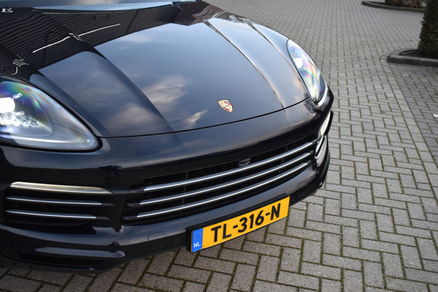 Porsche Cayenne 3.0 E-Hybrid 462pk | Panoramadak | Trekhaak | 360 Camera | Sport Chrono | Bose | Stuurverwarming | Luchtvering | Orig. NL |