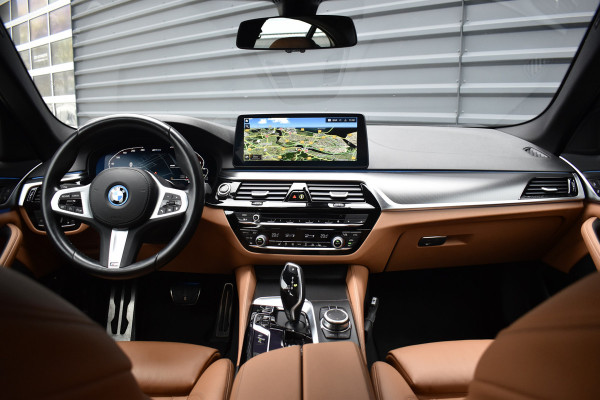 BMW 5 Serie 520e High Executive M Sport 50 Jahre | Laserlight | Camera | CarPlay | Comfort Stoelen + Memory | Sfeerverlichting |