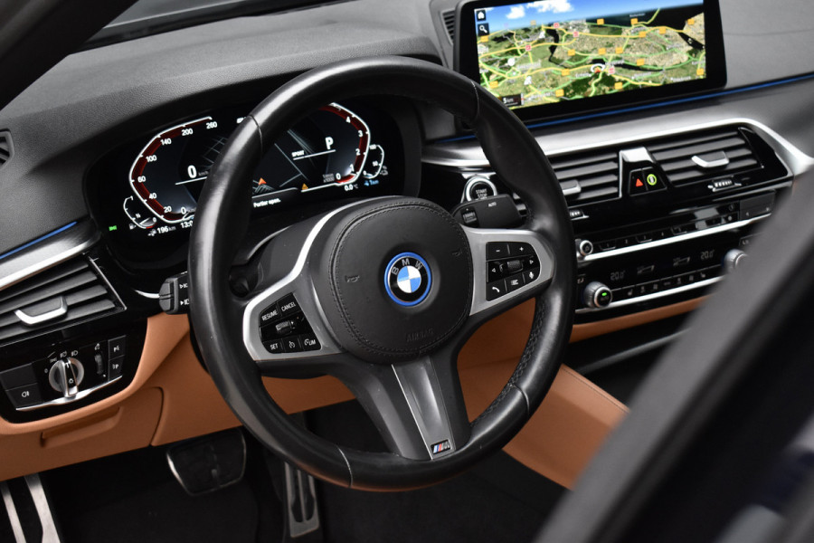 BMW 5 Serie 520e High Executive M Sport 50 Jahre | Laserlight | Camera | CarPlay | Comfort Stoelen + Memory | Sfeerverlichting |