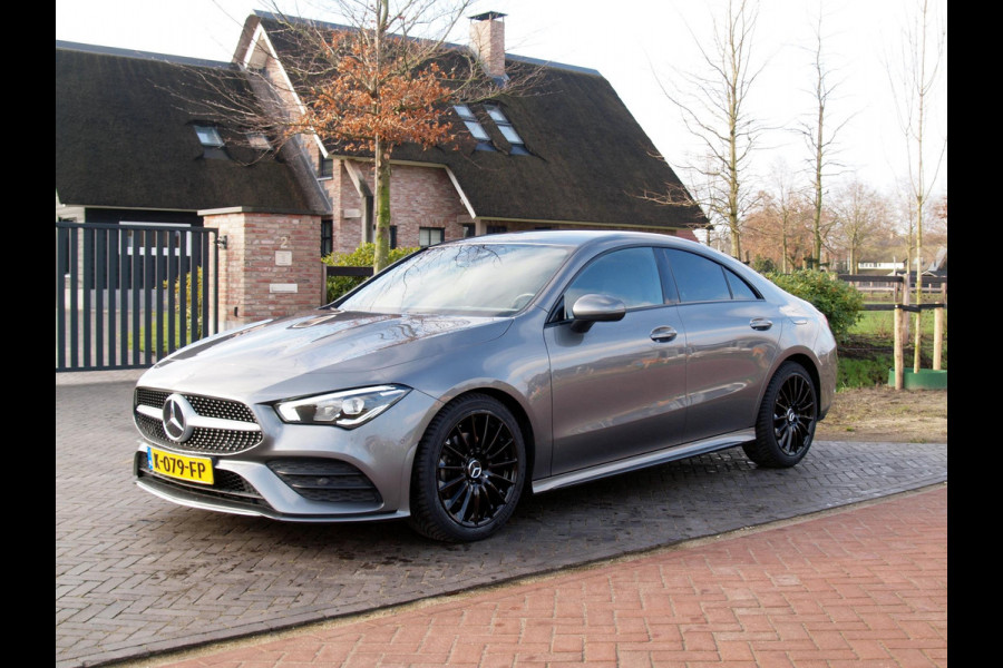 Mercedes-Benz CLA-Klasse 180 Business Solution AMG | Sfeerverlichting | 33.000 KM | LED koplampen | NL-Auto |