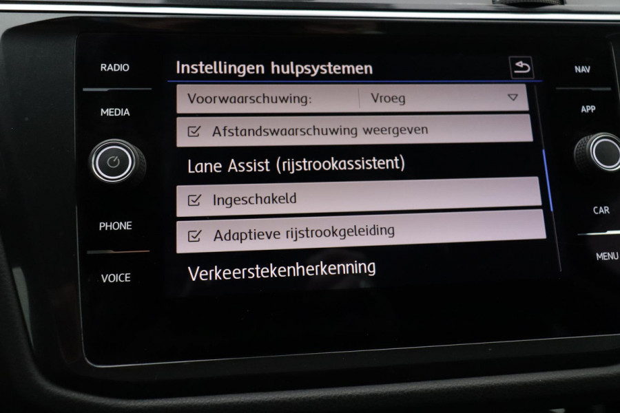 Volkswagen Tiguan 1.4 TSI ACT Comfortline Business line (NL-auto, Navi, StoelV, Addpt Cruise, Parkeersensoren V+A, Etc)