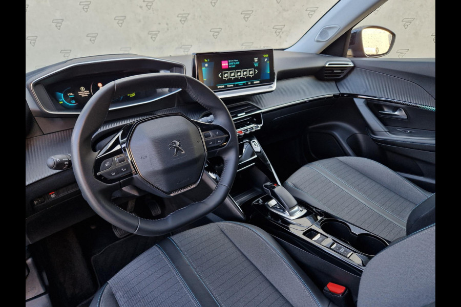 Peugeot e-2008 EV Allure Pack 50 kWh | Stoelverwarming | Clima | LED | Apple Carplay / Android Auto |