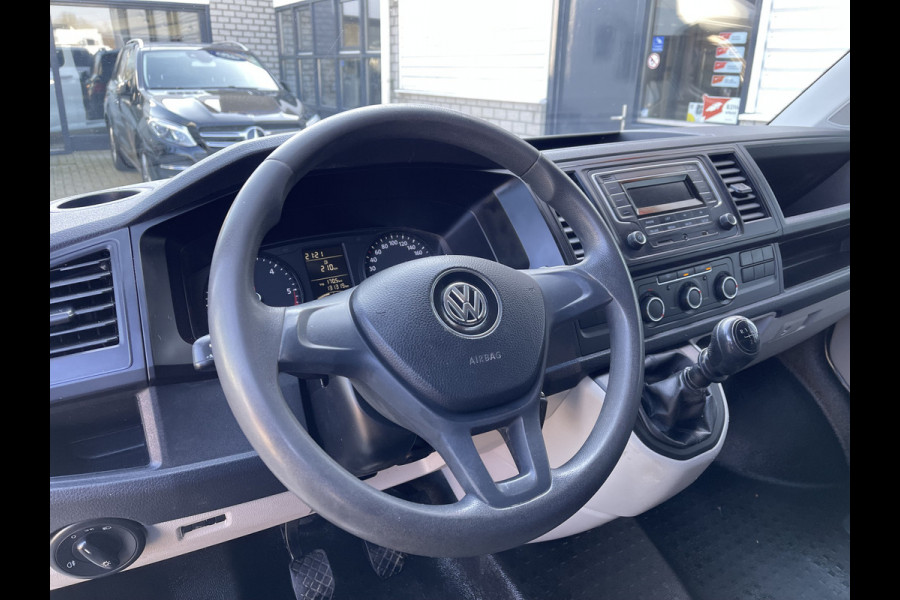 Volkswagen Transporter 2.0 TDI L2H1 Trendline / vaste prijs rijklaar € 12.950 ex btw / bpm vrij / airco / imperial / trekhaak / euro 6 / sidebars !