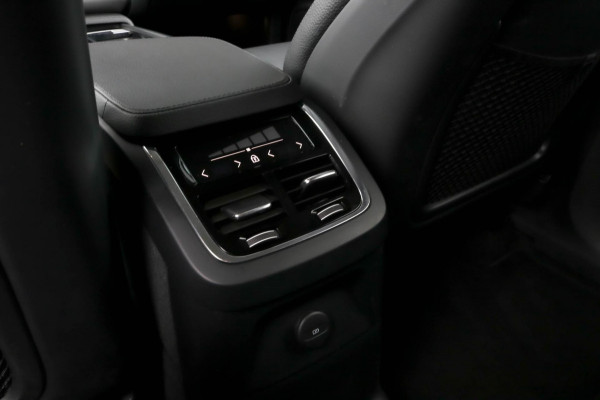 Volvo XC90 2.0 T8 Recharge AWD R-DESIGN - TREKHAAK - BLACK ON BLACK