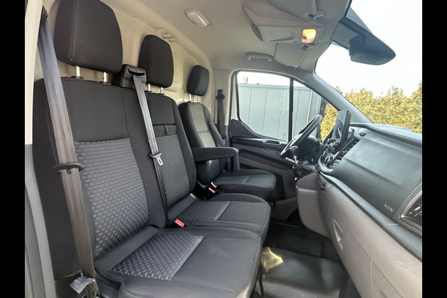 Ford Transit Custom 2.0 TDCI 130 PK / L2H1 / 2.800 KG AHG / CAMERA / AIRCO / CRUISE / NAVI / STOELVERWARMING