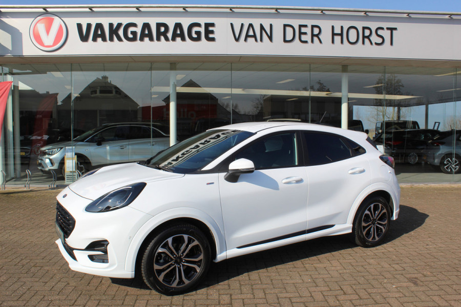 Ford Puma 1.0-125 pk EcoBoost Mild-Hybrid ST-Line. Fabrieksgarantie t/m 18-03-2028 ! Slechts 14.000km ! Autm. airco, stoel-, stuur- en voorraamverw., elektr. achterklep, LM wielen, camera, all season banden, keyless entry/start, LED verl. parkeersensor v+a, navigatie, telefoonvoorb. etc