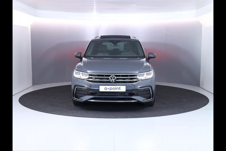 Volkswagen Tiguan 1.5 TSI R-Line Business 150 pk Automaat (DSG) |Private lease vanaf € 795,- pm | Verlengde garantie | Navigatie | Panoramadak | Elektr. trekhaak | Parkeersensoren (Park assist) | Achteruitrijcamera | Stoelverwarming | R-Line |