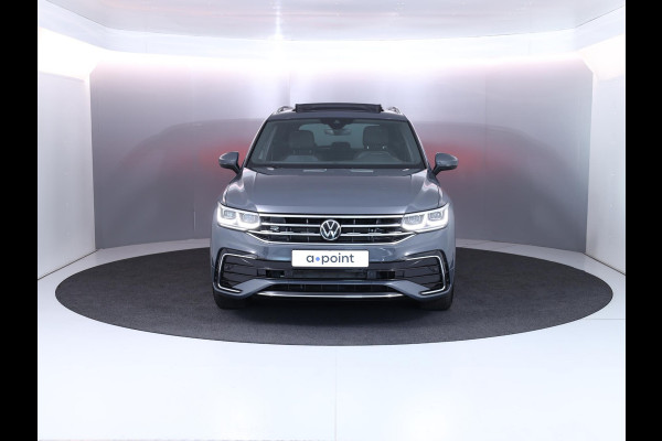 Volkswagen Tiguan 1.5 TSI R-Line Business 150 pk Automaat (DSG) |Private lease vanaf € 795,- pm | Verlengde garantie | Navigatie | Panoramadak | Elektr. trekhaak | Parkeersensoren (Park assist) | Achteruitrijcamera | Stoelverwarming | R-Line |