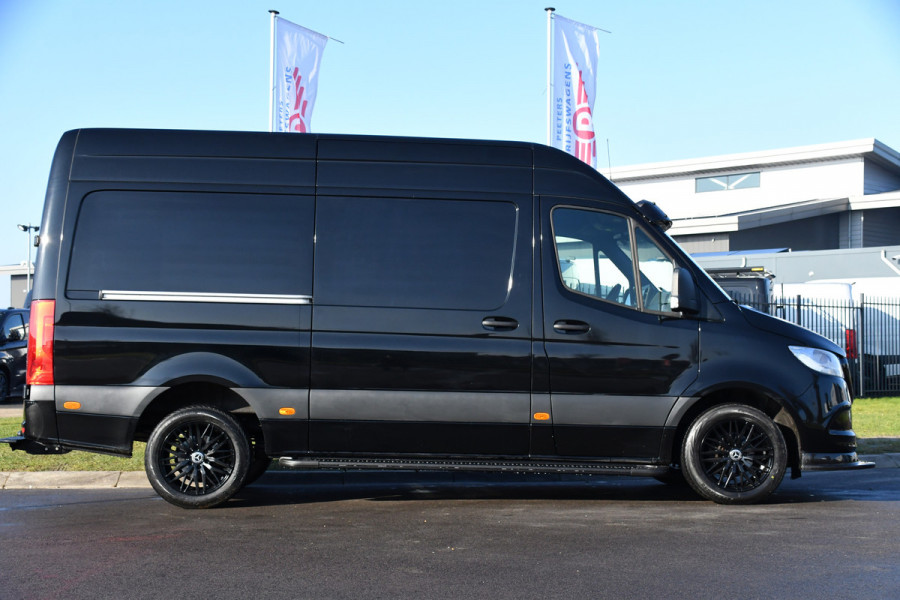 Mercedes-Benz Sprinter 317 1.9 CDI L2H2 RWD AMG Black Edition Camera, Cruise, 3500KG Trekhaak, Carplay, Automaat, 170PK, Standkachel, Multimedia, UNIEK!