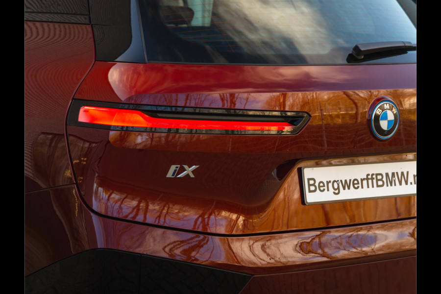 BMW iX xDrive50 - Luchtvering - Integral Active Steering - Driving Ass Prof - Harman Kardon