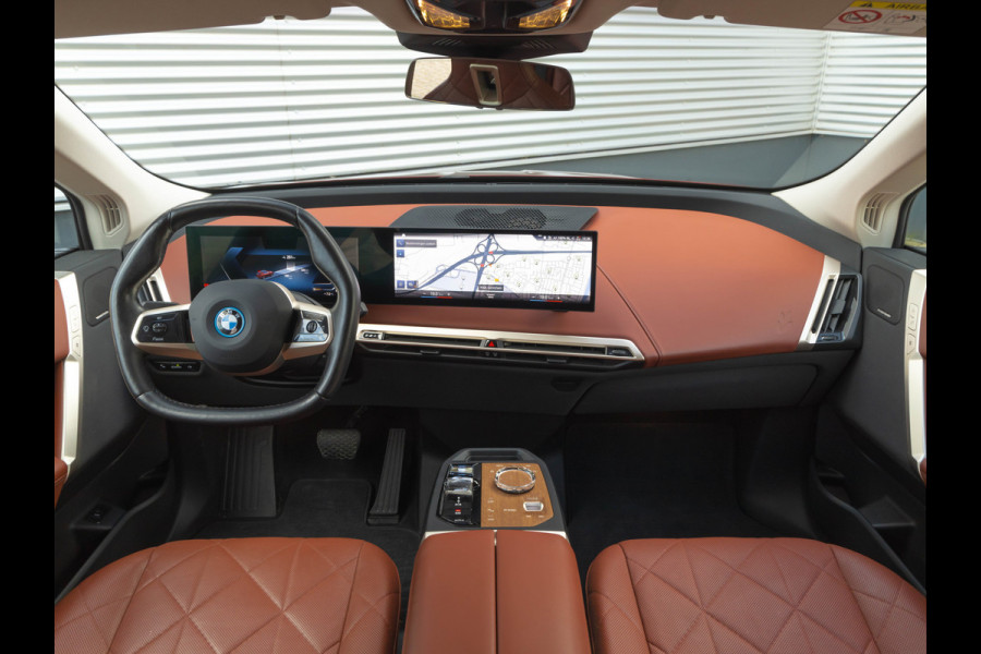 BMW iX xDrive50 - Luchtvering - Integral Active Steering - Driving Ass Prof - Harman Kardon